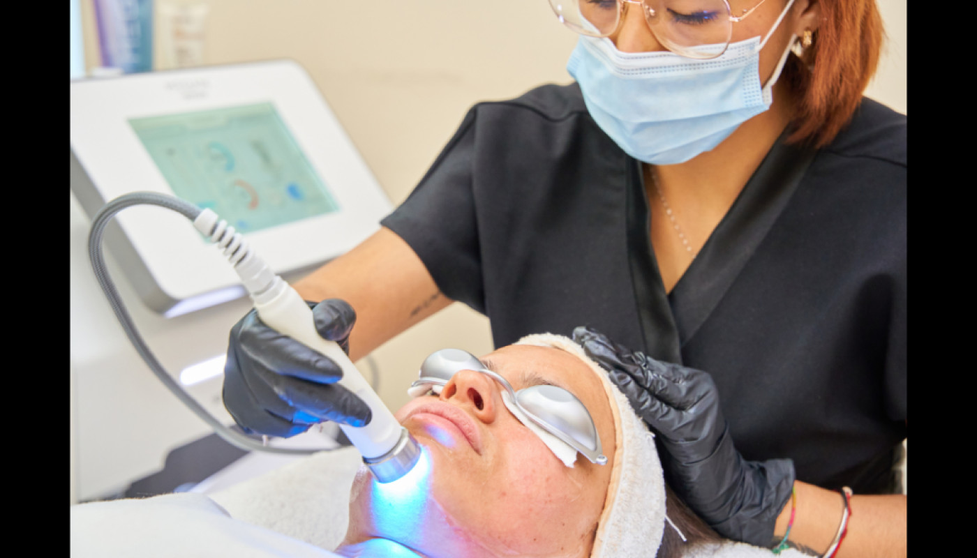 Quels sont les bienfaits d'un soin hydrafacial ? L'institut Ozaliya de Bordeaux vous répond !